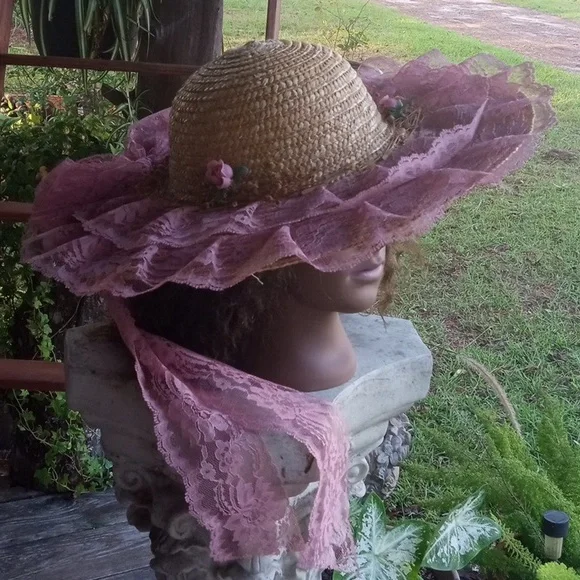 Vintage straw hat with mauve lace and floral trim - Picture 3 of 12